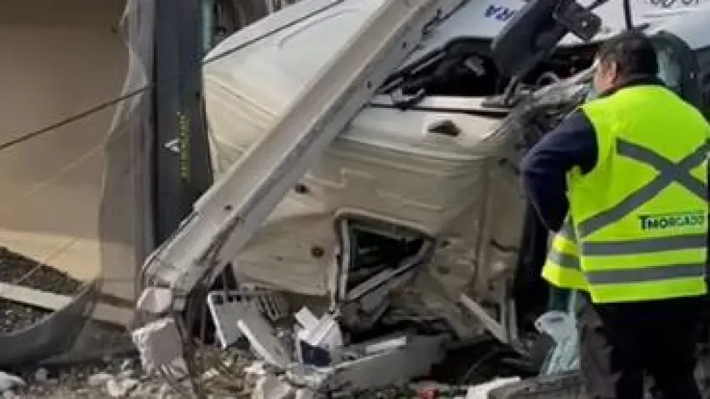 Camionero queda grave tras volcamiento en ruta entre Huépil y Cholguán, La Tribuna