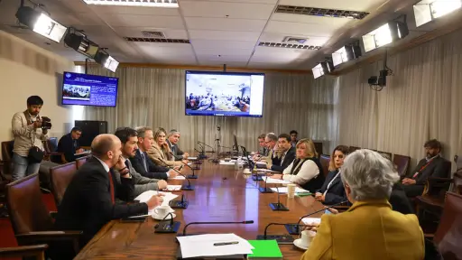 Aprueban legislar uso de detectores de metales en colegios y centros de salud