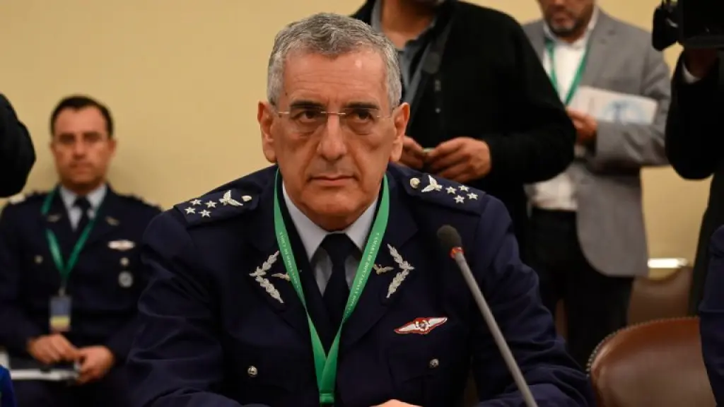 Comandante de la FACh frena intervención presidencial: “Ni el Presidente ni yo tenemos relación con la Fiscalía de Aviación”., Pablo Ovalle / Agencia Uno