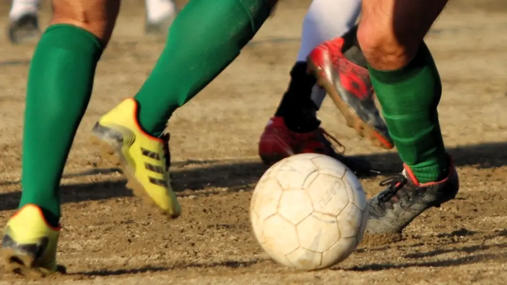 La ANFA regional entregó balones de fútbol a los clubes locales participantes del torneo, La Tribuna