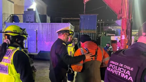  Rescatan con vida a pescadores desaparecidos en Valparaíso tras más de 10 horas de búsqueda