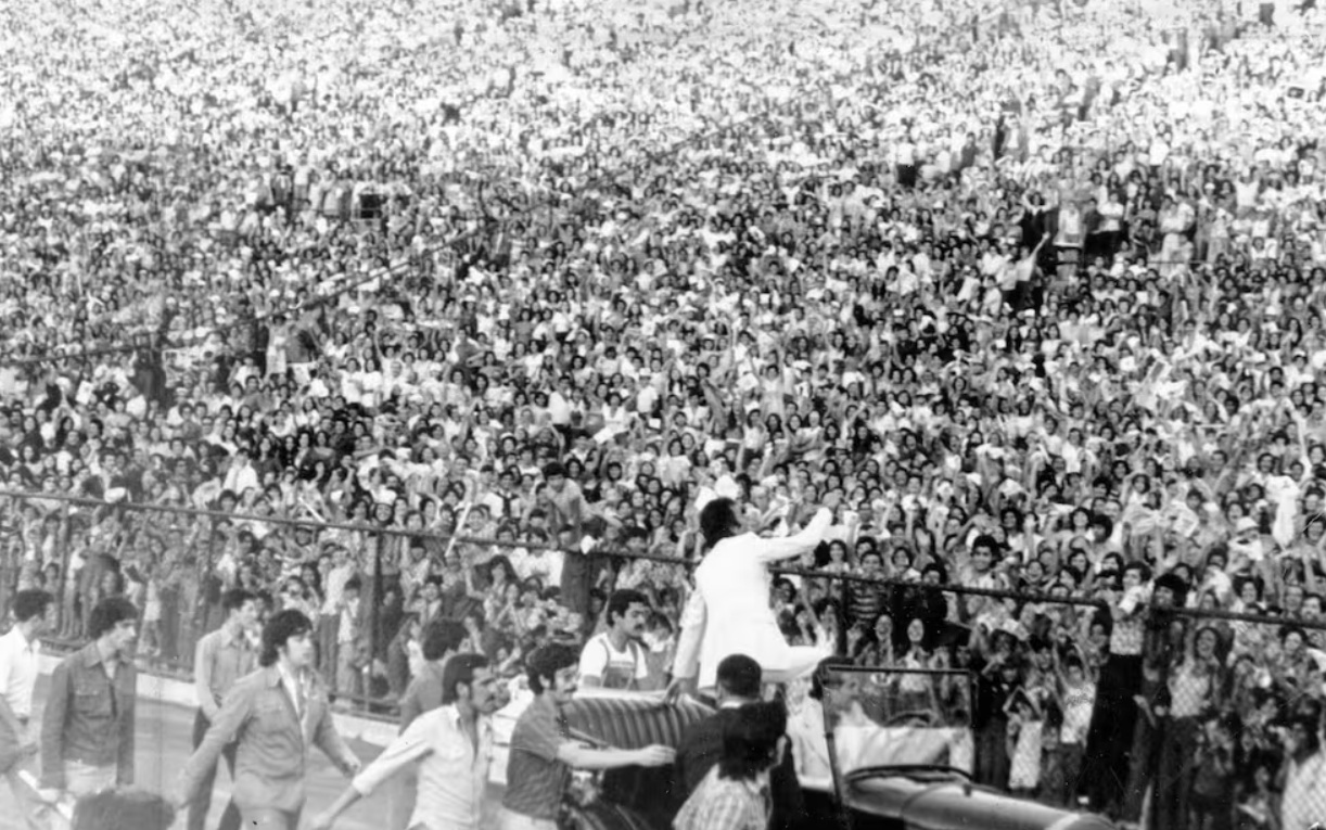 La sorpresiva visita tuvo lugar en la antesala de su concierto ante 60 mil personas en el Estadio Nacional. / Gentileza