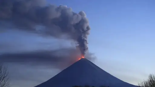 Entra en erupción el Volcán Kliuchevskói tras terremoto de 8,8 en Rusia