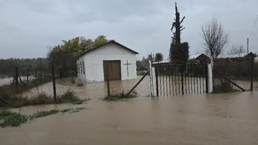 Santa Bárbara enfrenta emergencia por inundaciones: Municipio despliega maquinaria y apoyo a familias afectadas