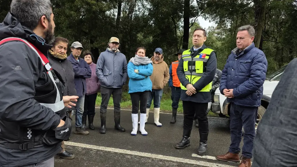 Trabajo en terreno de autoridades en la comuna de Mulchén. , DPP Biobío.