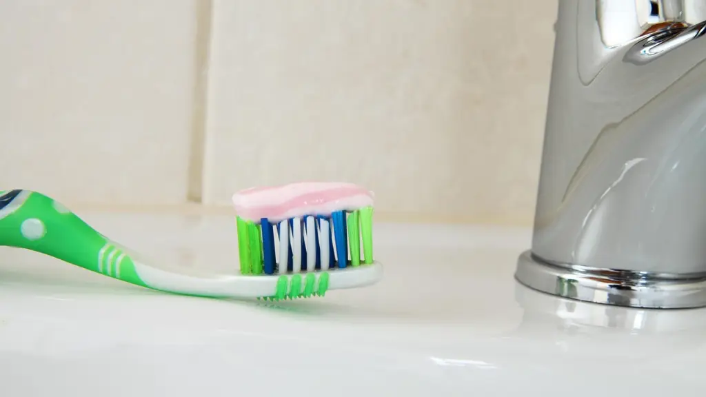 cuarto de baño, cepillo, cuidado, dental, equipo, fluoruro, gel, salud, higiene, oral, el plastico, a rayas, cepillo de dientes, pasta dental, dental, dental, dental, dental, dental, cepillo de dientes, Pixabay