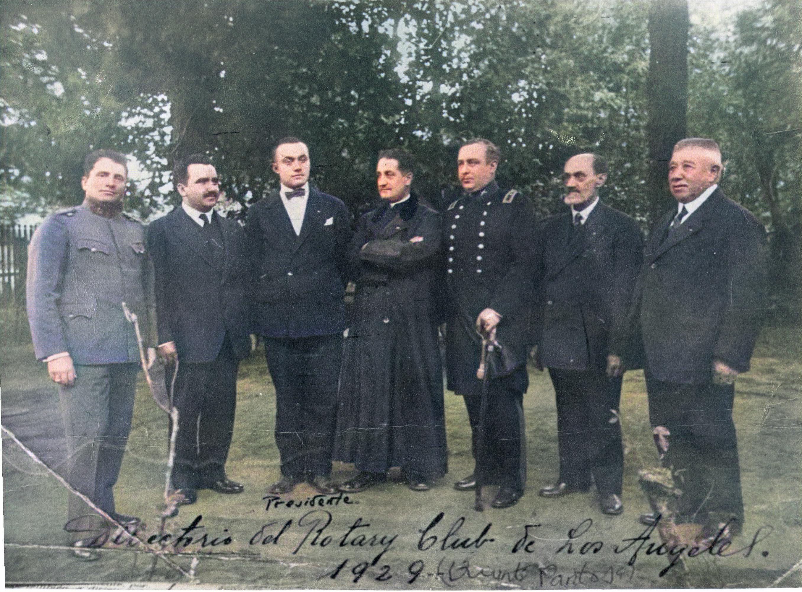 Rotarios de la época junto al cura Arteche / cedida