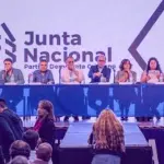 Con 167 votos a favor, la junta nacional ratificó el apoyo a la exministra y acordó lista parlamentaria unitaria. La decisión provocó la renuncia de Alberto Undurraga.