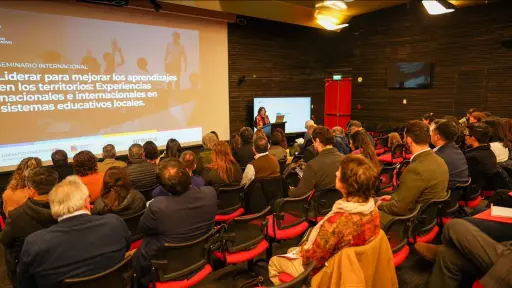 Directoras y directores de educación pública se reúnen en seminario internacional para fortalecer los aprendizajes en los territorios