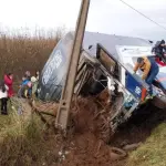 Eme bus vuelca tras accidente en la región del Ñuble