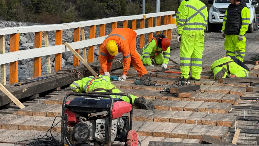 El puente fue dañado en abril pasado cuando un camión impactó la baranda y cayó al vacío. , Gentileza