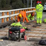 El puente fue dañado en abril pasado cuando un camión impactó la baranda y cayó al vacío. , Gentileza