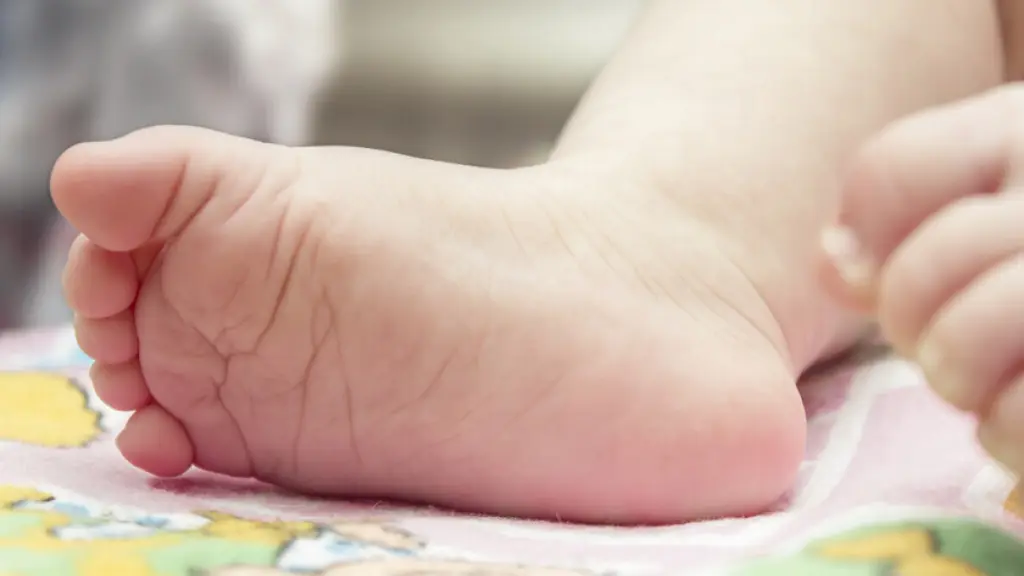 Su madre y padrastro enfrentan cargos por parricidio y homicidio frustrado., contexto