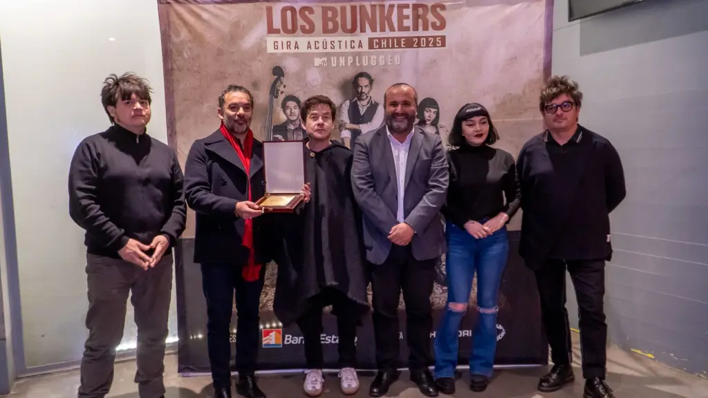 Entrega de reconocimiento a Los Bunkers, DPR Biobío
