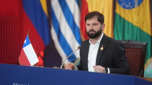 Presidente Boric en foro internacional: La democracia no está garantizada, hay que trabajarla todos los días
