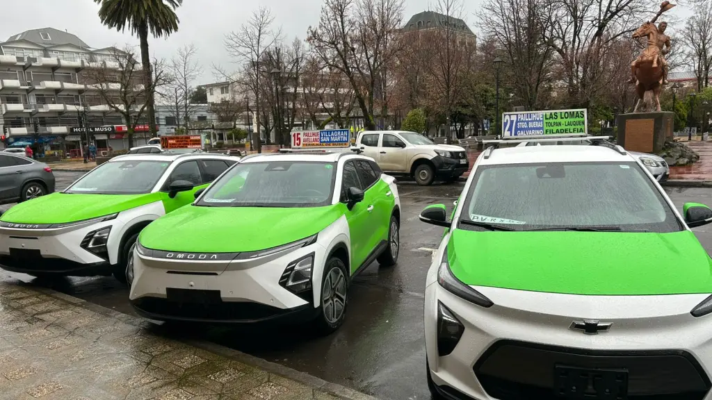 Los Ángeles da el primer paso hacia la electromovilidad con seis taxis colectivos eléctricos, Diario La Tribuna