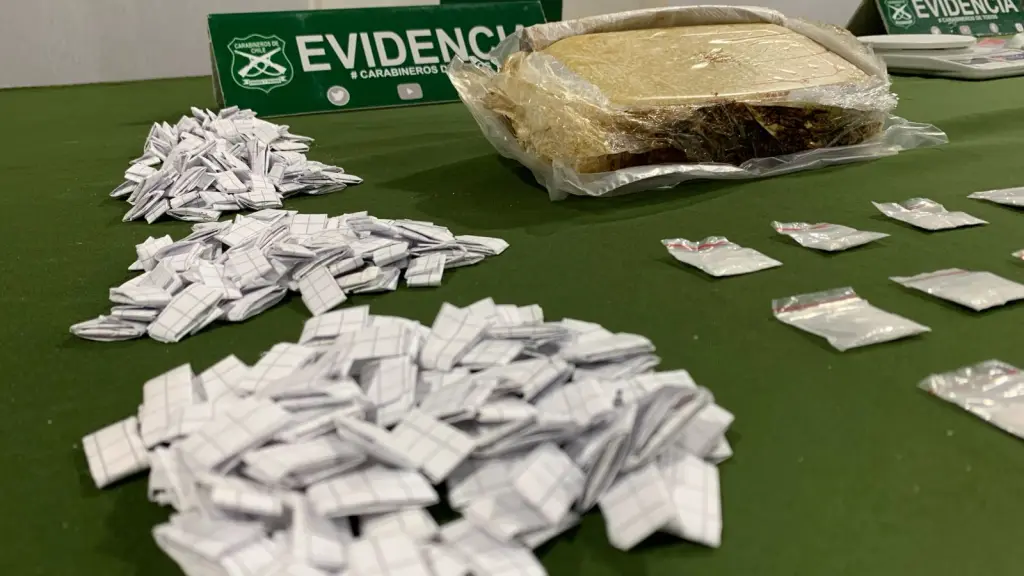 Más de 1 kilo 200 gramos de pasta base y clorhidrato de cocaína fueron incautados por O.S.7, Carabineros