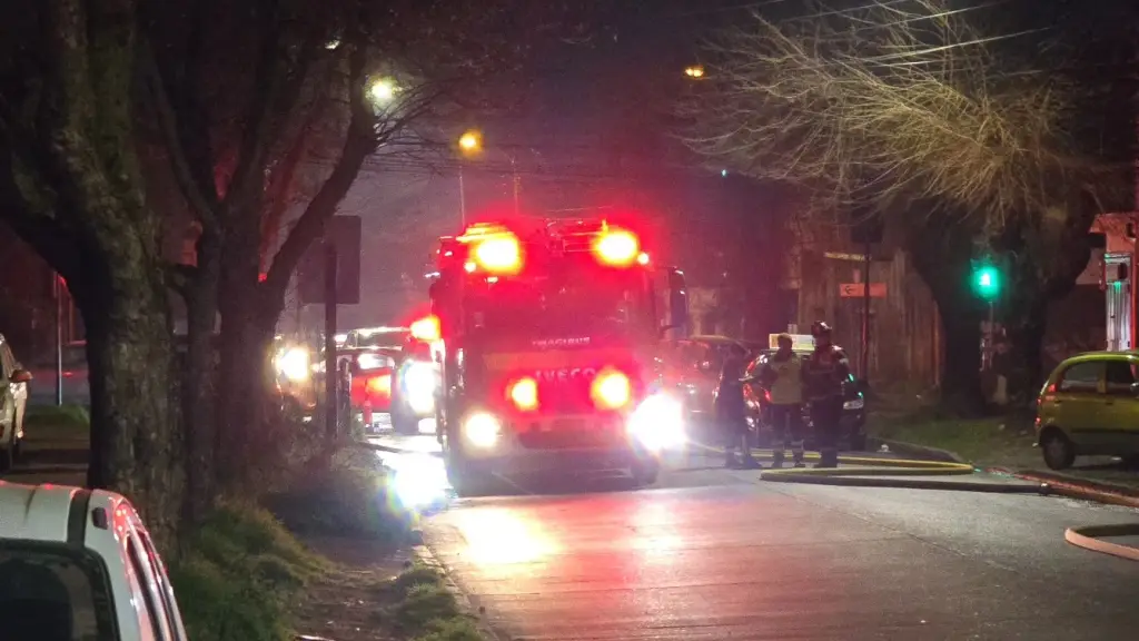Bomberos controló la emergencia sin heridos y se indaga el origen del siniestro., Cuerpo de Bomberos de Los Ángeles