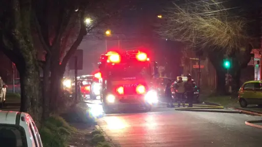 Incendio en sector céntrico de Los Ángeles deja a un adulto mayor damnificado