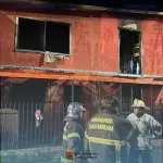 El incendio afectó a una casa del pasaje Peumo de Villa Araucaria , Municipalidad de Santa Bárbara