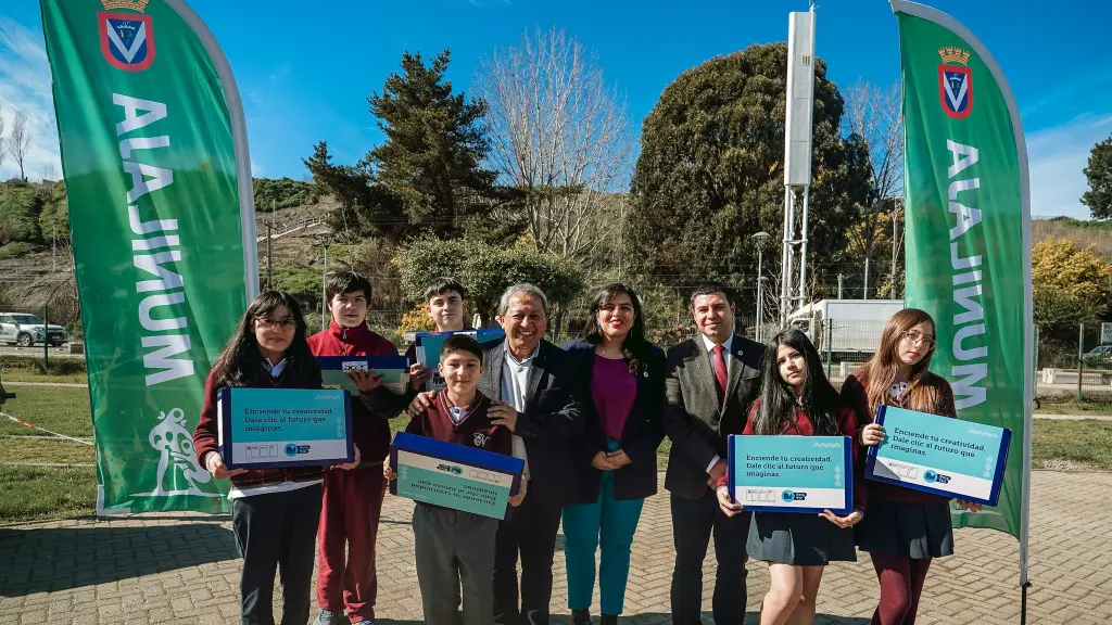 Entrega Beca TIC y Becas JUNAEB Municipalidad de Laja. | Municipalidad de Laja