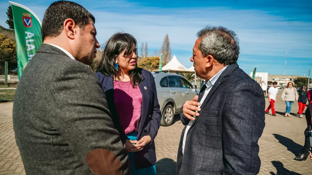 Entrega Beca TIC y Becas JUNAEB Municipalidad de Laja. | Municipalidad de Laja
