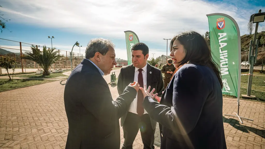 Entrega Beca TIC y Becas JUNAEB Municipalidad de Laja. | Municipalidad de Laja