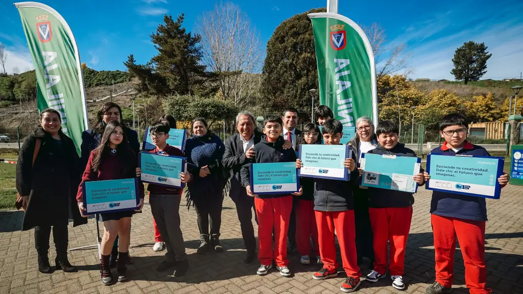 Entrega Beca TIC y Becas JUNAEB Municipalidad de Laja. | Municipalidad de Laja