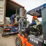 Camión con ayuda humanitaria para Municipalidad de Laja.