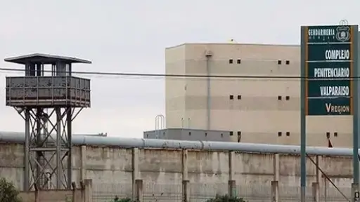 Remueven a tres funcionarios de la cárcel tras fuga de reos en Valparaíso