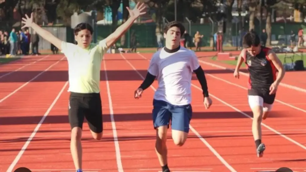  Said cruzando la meta y coronándose campeón en su serie , Diario La Tribuna