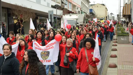 Manipuladoras de alimentos protestaron por incumplimientos en licitaciones y sobrecarga laboral