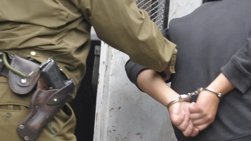 El hombre fue detenido por Carabineros., La Tribuna