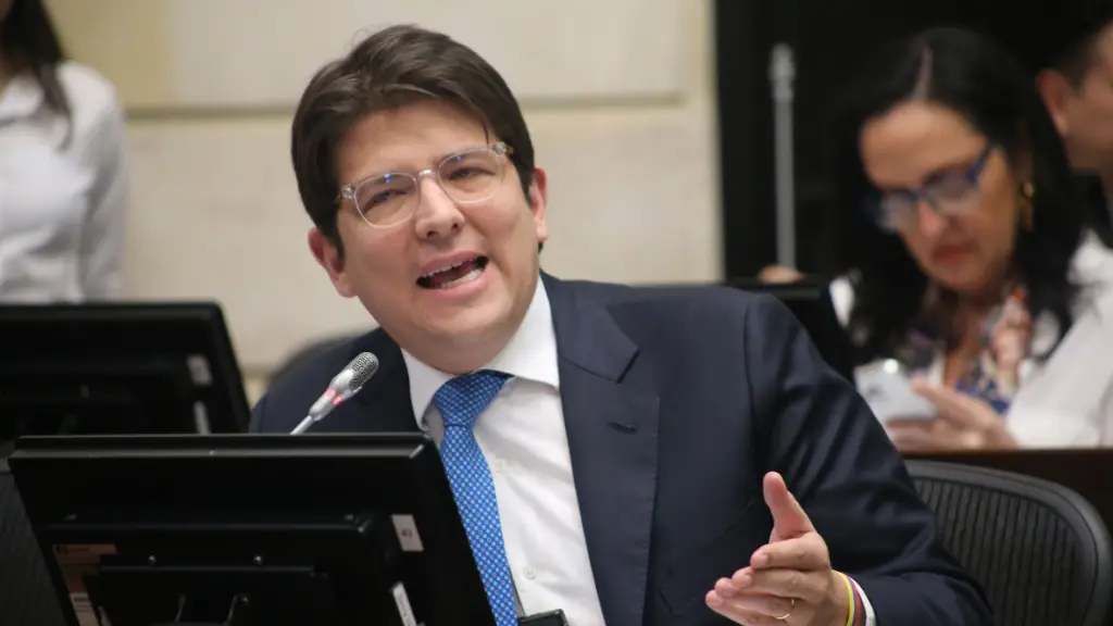 . Su estado se mantuvo con pronóstico reservado hasta su fallecimiento., Redes sociales