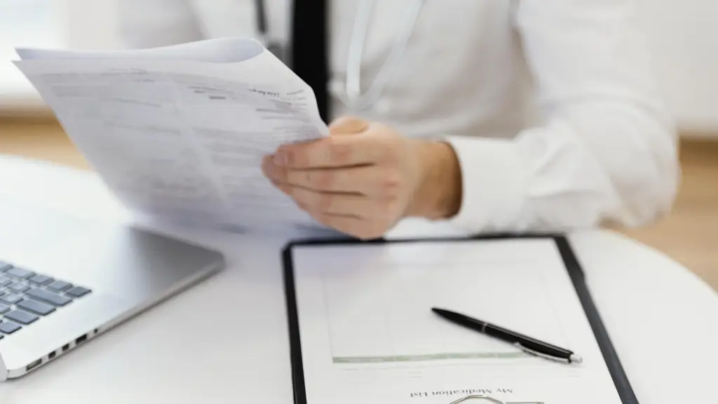 Proyecto de ley apunta a eliminar el incentivo de extender innecesariamente las licencias médicas, entre otros aspectos. , Freepik