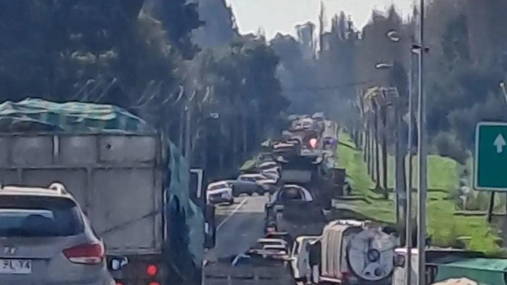 Choque múltiple deja varios lesionados en acceso de Los Ángeles, Cedida