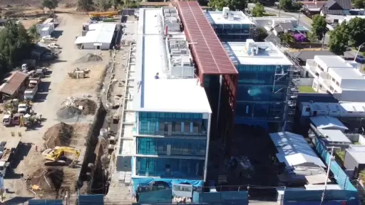 Centro de Justicia de Los Ángeles abrirá sus puertas a fines de 2025: obras alcanzan un 95%