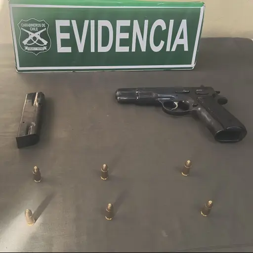 Armamento y munición que mantenía  / Cedida