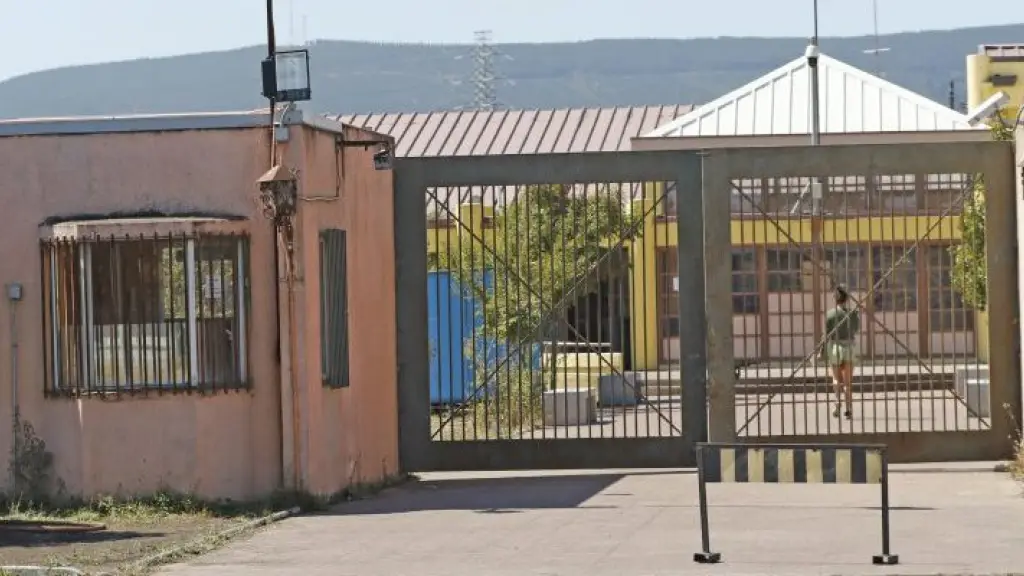 Joven queda en estado grave tras ser apuñalado en centro de reclusión juvenil de Coronel, Referencial