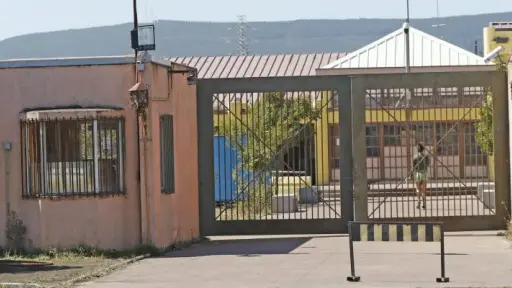 Joven queda en estado grave tras ser apuñalado en centro de reclusión juvenil de Coronel