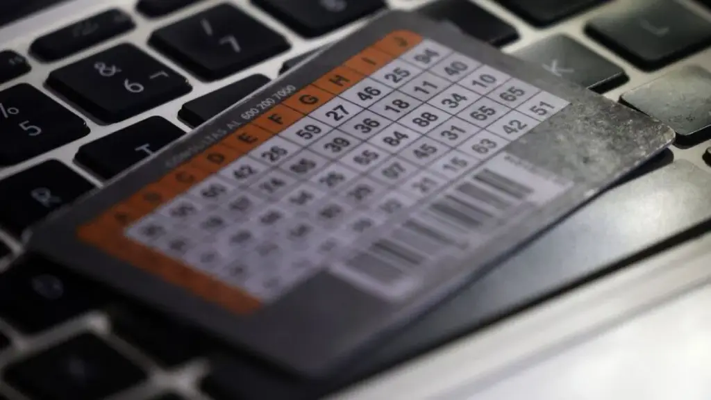 La CMF amplía el plazo para eliminar las tarjetas de coordenadas, buscando reforzar la seguridad de los usuarios bancarios., contexto