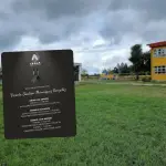 El establecimiento educacional suspendió clases este viernes y anunció tres días de duelo institucional. Compañeros y docentes asisten a su velorio.          Preguntar a ChatGPT