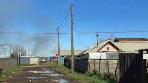 Una vivienda resultó dañada tras incendio en Los Ángeles