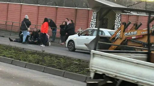 AHORA: Menor de edad es atropellado a las afueras del Hogar de Niñas de Los Ángeles 