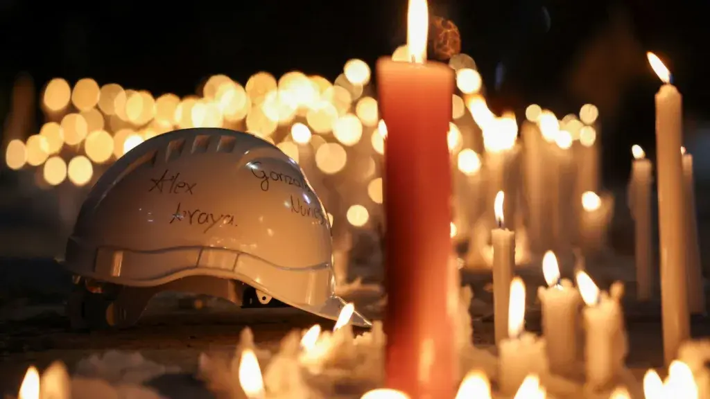 Soto argumenta que el Estado tiene el deber moral y constitucional de responder frente a una tragedia que ha dejado a mujeres viudas, niños huérfanos y hogares truncados. , Redes sociales