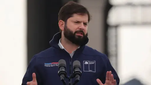 Presidente Boric llega a Rancagua para evaluar labores de rescate y apoyar a familias de mineros atrapados en El Teniente