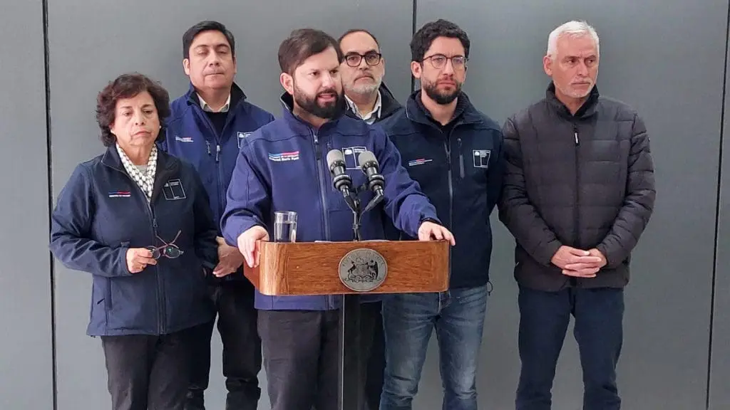 Boric supervisa en terreno operativo de rescate en El Teniente y asegura que no se escatimará en nada., Redes sociales