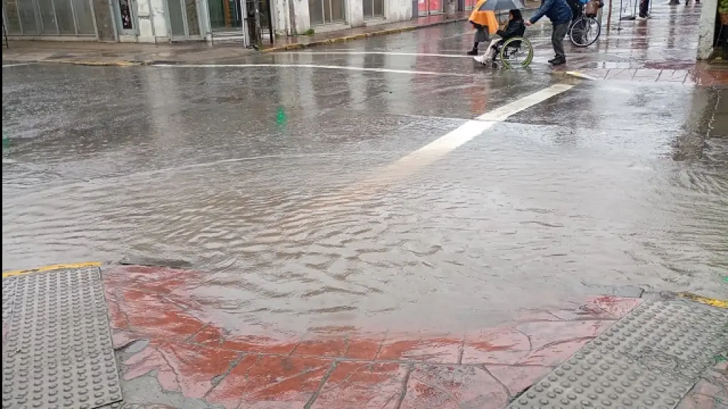 Lluvias en Los Ángeles, Fredy Muñoz, La Tribuna