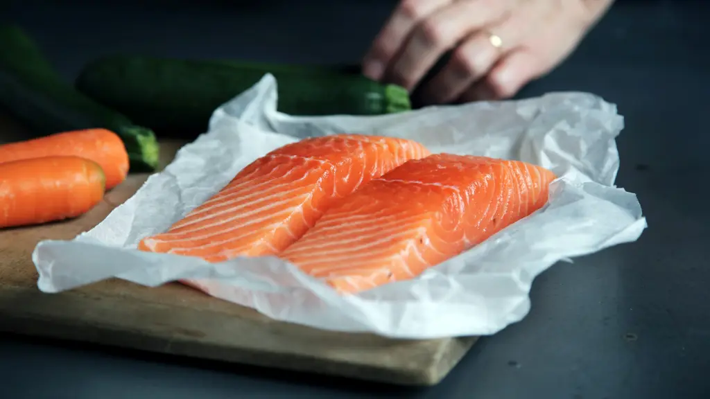 Las grasas omega 3 del salmón son beneficiosas para el cerebro. / EFE