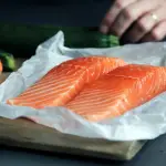Las grasas omega 3 del salmón son beneficiosas para el cerebro., EFE